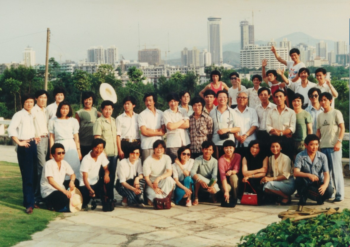 1987年谢老师在深圳带学生实习